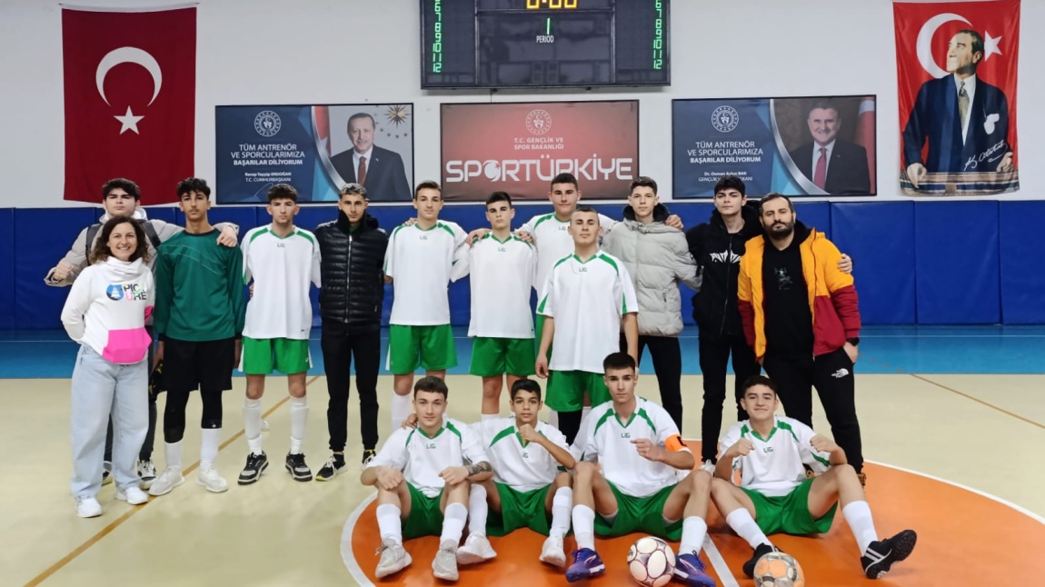 OKUL FUTSAL TAKIMIMIZDAN İLK MAÇTA GALİBİYET GELDİ!